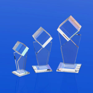 szklana statuetka ADB z kryształową bryłą w której można wygrawerować dowolny produkt w 3D