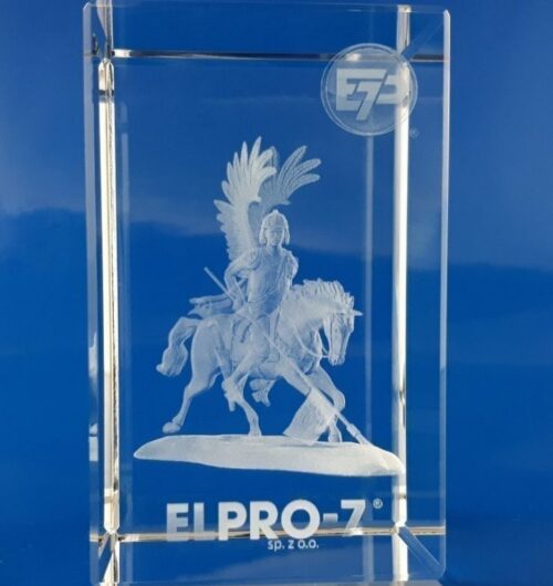 Kryształowa pamiątka grawerowany Husarz w szkle kryształowym.