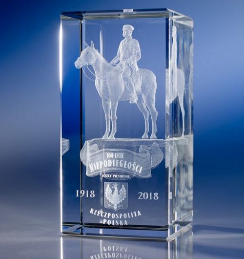Kryształowa pamiątka grawerowana 100 lecie Niepodległości w szkle kryształowym.