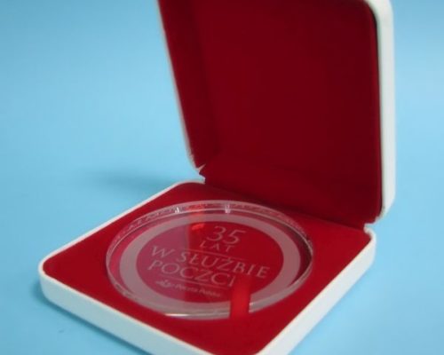 Crystal medal in individual packaging