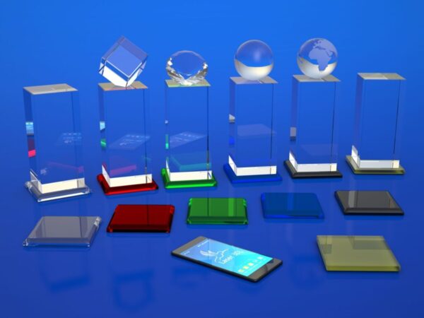 kryształy 3D z grawerem, szklane nagrody grawerowane 3D, szklane trofea, upominki firmowe z grawerem