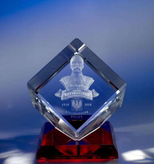 Kryształowa pamiątka 100 lecie Rzeczypospolitej. Popiersie 3D Józef Piłsudski.