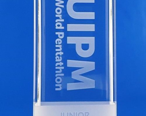 Sports cup for the junior world championship in pentathlon, cuboid 170 with artistic sandblasting and 3D engraving