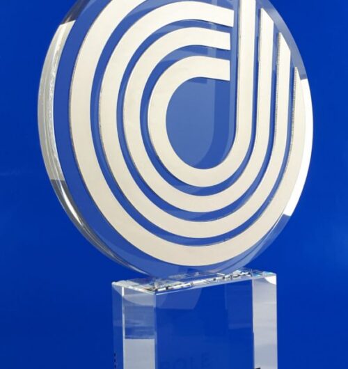 Artystyczna nagroda dla miasta Opole. Połączenie szkła kryształowego ze stalą