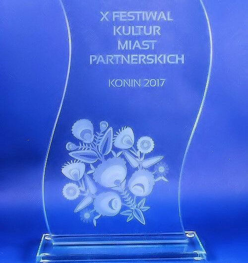 Szklana statuetka TD1 z grawerowaniem 3D