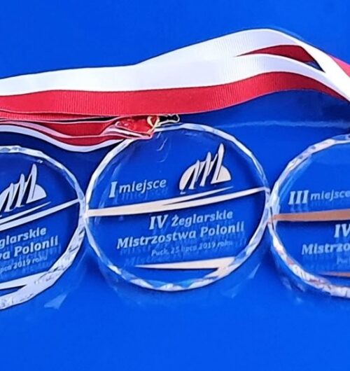 szklany medal z fazami z wybarwieniem w kolorach, grawer 3D