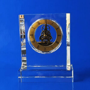 zegar szklany S-2 z widocznym mechanizmem, piękny kryształowy prezent z logo lub dedykacją