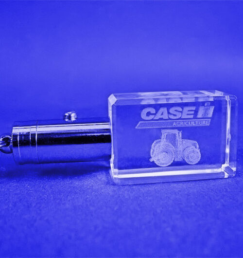 podświetlany szklany brelok z grawerem, traktor CASE