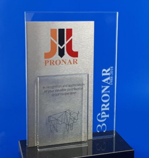 specjalna nagroda 30 lecia Pronar połaczenie szkła z kamieniem i metalem