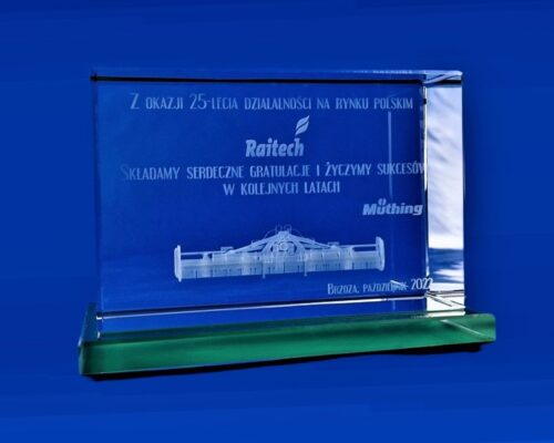 25th anniversary glass award with a 3D lawnmower on a green glass base Lawnmower engraved as a 3D model, dedication engraved inside crystal glass Glass company gift on the occasion of the jubilee with 3D engraving