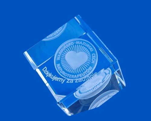 a glass business gift on the occasion of the jubilee of the Warmian-Masurian Guild of Naturotherapists Crystal cube with cut corner engraved with a heart in 3D and the logo of the Guild A glass cube with a 3D logo engraved as a small business gift