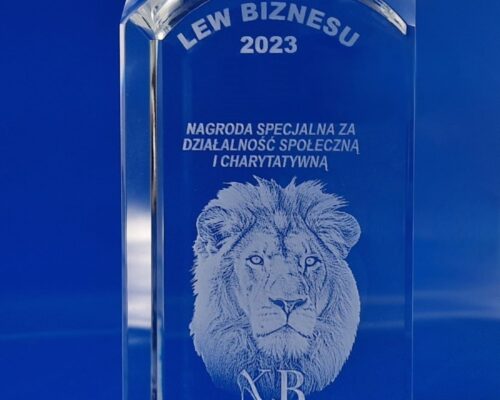 Crystal award of the Lion of Business, a photo of a lion engraved with a 3D laser, a glass award for people involved in Fair Play in business. A glass statuette for people, who create their companies with passion and the highest quality