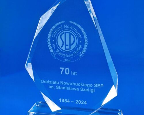 occasional glass award on the occasion of the 70th anniversary of the Nowa Huta Branch of The Association of Polish Electrical Engineers SEP Anniversary statuette made of crystal glass with very elegant decorative cuts on the sides, on a trapezoid-shaped base A specially prepared anniversary logo engraved inside the glass with a 3D laser The award is packed in a navy blue package closed with a magnet with shiny material inside the case Crystal glass statuettes are the perfect material to emphasize an important event in your company Order from the manufacturer, the first company in Poland, that has been dealing with 3D engraving since 2000