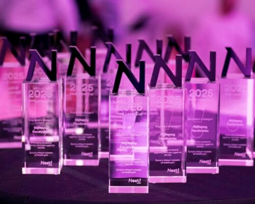 glass award, letter N in black crystal placed on top of the statuette The black letter N features the Client's logo The names and surnames of the awardees are engraved inside the glass. The letter N, cut from black crystal, gives the award a very prestigious and unique character. Looking for custom awards? Check out our options. Laser 3D glass award manufacturer from Zielona Gora in Poland We've been engraving for 25 years.