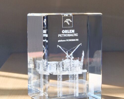glass award with a drilling platform engraved in 3D for ORLEN Petrobaltic S.A. The drilling platform is prepared as a three-dimensional design and engraved inside a crystal block. 3D laser engraving is very precise, showing many design details in the statuette, which can be viewed from every side. If you're looking for a way to showcase your product from every side, 3D glass awards are the perfect solution. How is a 3D design created in glass? 1. Our graphic designer models the design based on photos and drawings. 2. We send visualizations with views from each side to the Client. 3. After approval, we engrave. We have been engraving glass for 25 years. Welcome – Laser 3D Zielona Gora, manufacturer.