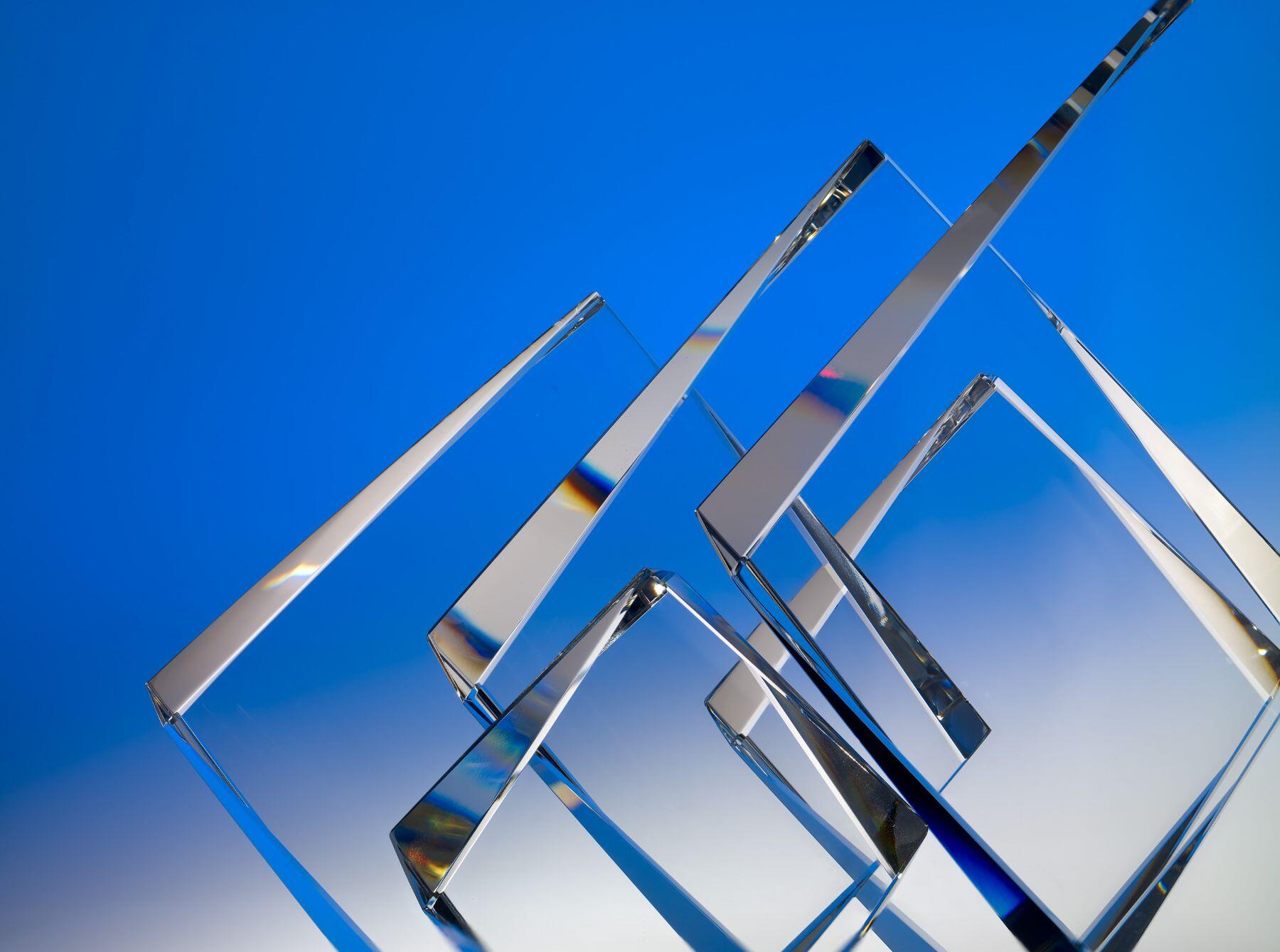 szklane statuetki z grawerem 3D – galeria naszych realizacji, zdjęcia statuetek oraz upominków biznesowych