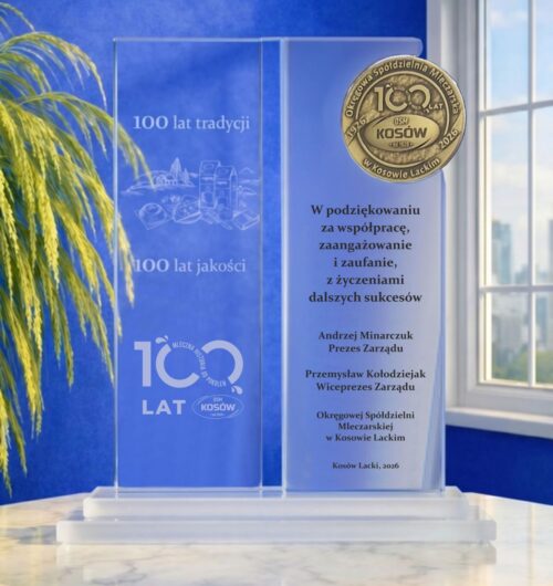 szklana-statuetka-okolicznosciowa-100-lecie-mleczarni • Nowoczesna szklana statuetka jubileuszowa z okazji 100-lecia Okręgowej Spółdzielni Mleczarskiej w Kosowie Lackim, składająca się z dwóch połączonych szklanych formatek na podwójnej podstawie.